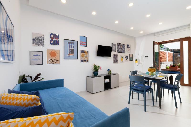 Estate4Home - Blue Margar - image 19