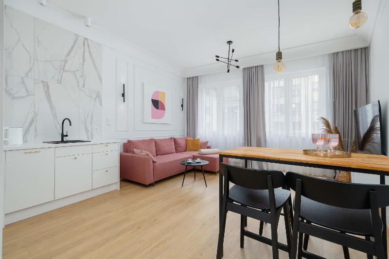 Cozy Apartment with Air conditioning in the City Centre by Noclegi Renters - image 8