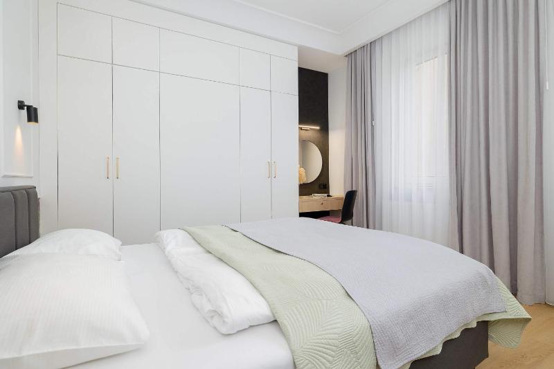 Cozy Apartment with Air conditioning in the City Centre by Noclegi Renters - image 13