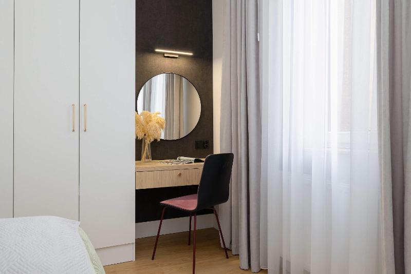 Cozy Apartment with Air conditioning in the City Centre by Noclegi Renters - image 18