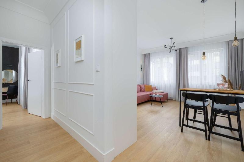 Cozy Apartment with Air conditioning in the City Centre by Noclegi Renters - image 7
