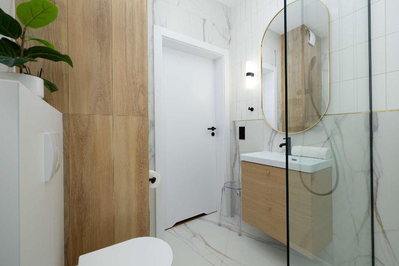 Cozy Apartment with Air conditioning in the City Centre by Noclegi Renters - image 15