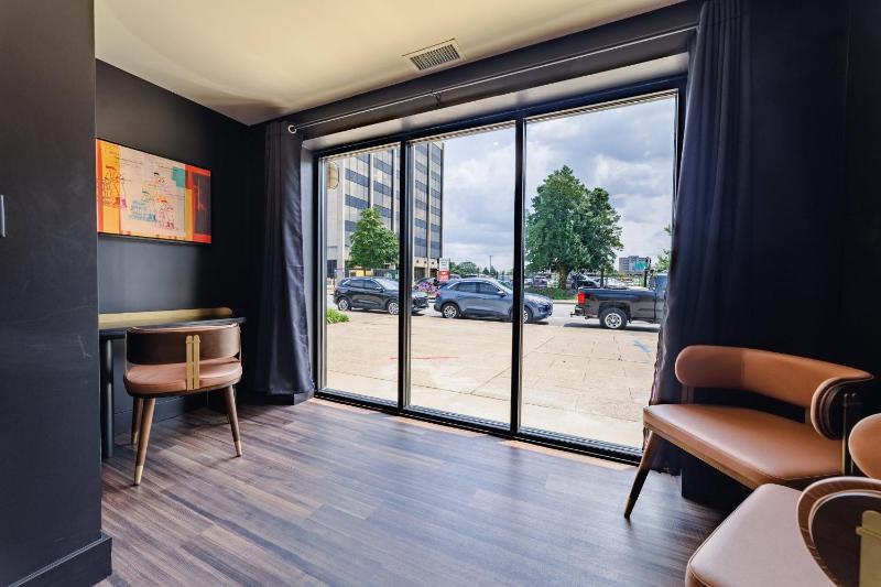 A12 The Field Suite - image 30