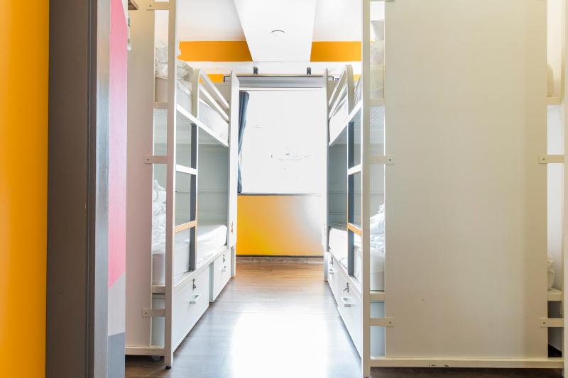 6 Bed Private Room with Shared Bathroom image 4