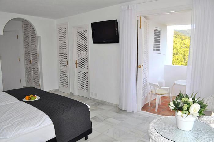 Double Room with Mountain View image 4