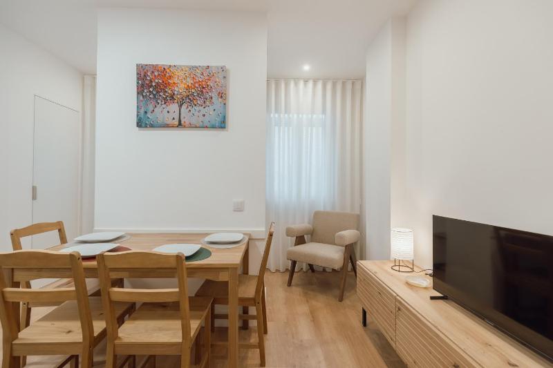 Modern Lapa Duplex Apartments by Vacationy - image 4