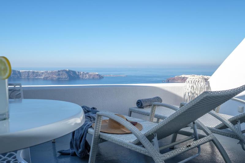Executive Suite with Outdoor Hot Tub and Caldera View image 3
