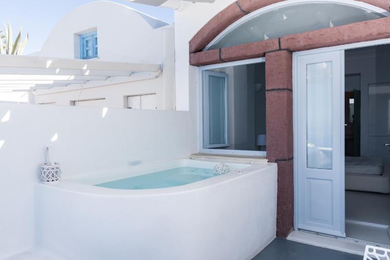 Executive Suite with Outdoor Hot Tub and Caldera View image 2
