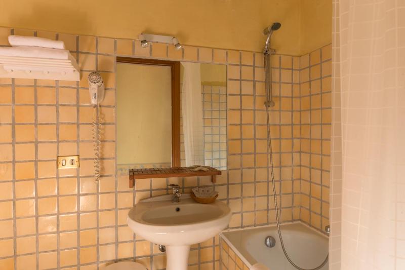Double Room image 4