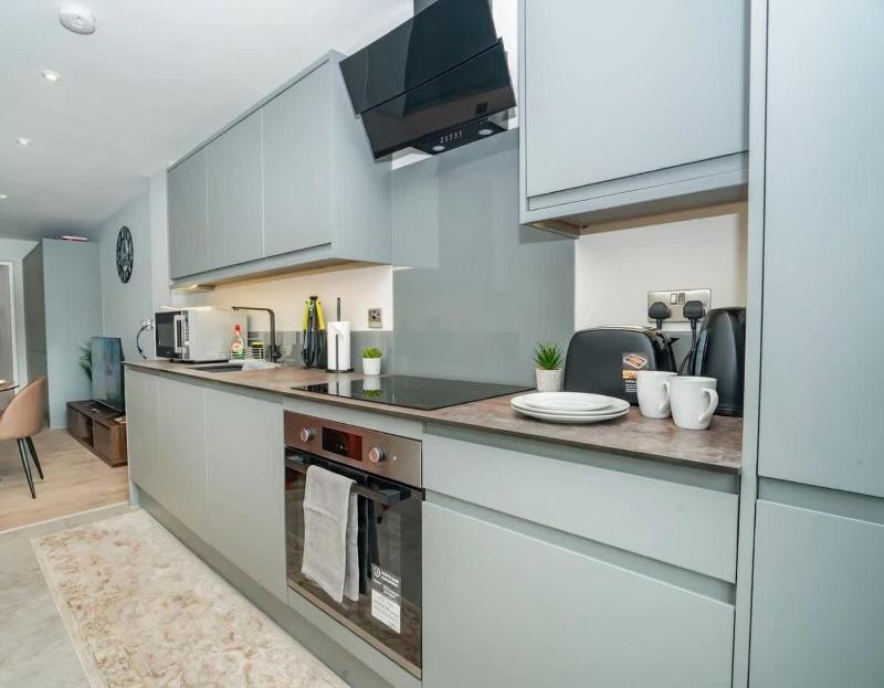 Spacious 1 Bedroom Leicester Apartment w Balcony - image 15