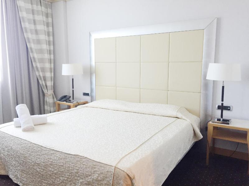 Classic Double or Twin Room image 2
