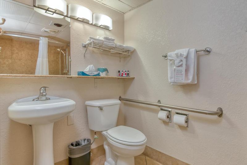 Ramada Plaza by Wyndham Nags Head Oceanfront - image 40