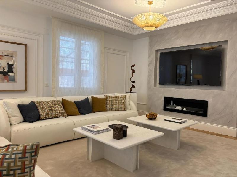 Casa de Madrid Luxury Apartment - image 1