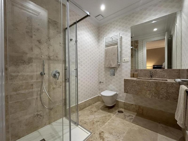 Casa de Madrid Luxury Apartment - image 14