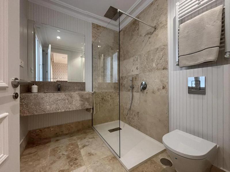 Casa de Madrid Luxury Apartment - image 9