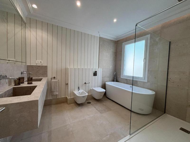 Casa de Madrid Luxury Apartment - image 8