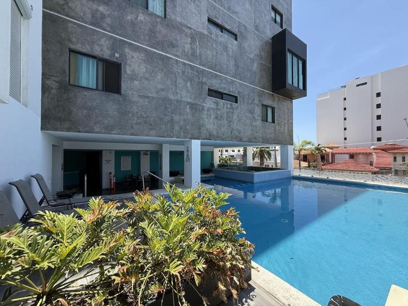 Con Alberca y Jacuzzi a unas Calles del Malecon - image 27