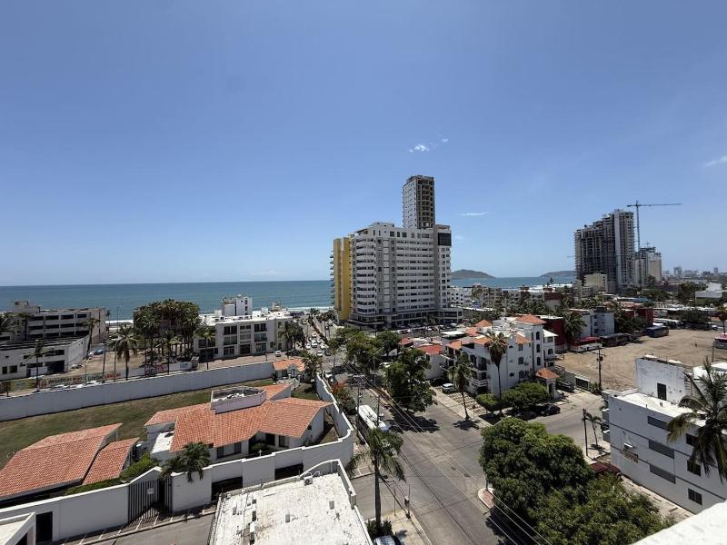 Con Alberca y Jacuzzi a unas Calles del Malecon - image 8