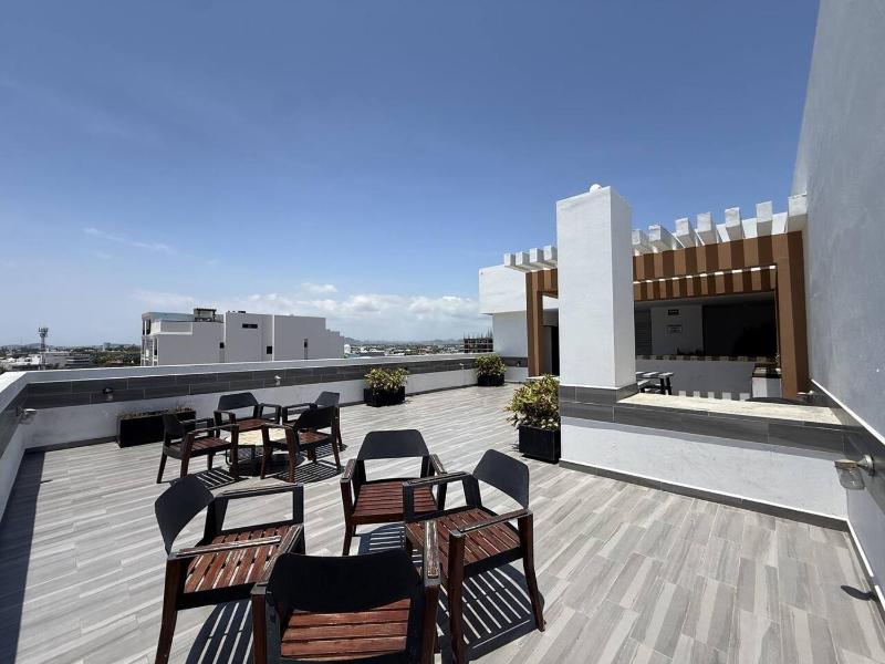 Con Alberca y Jacuzzi a unas Calles del Malecon - image 47