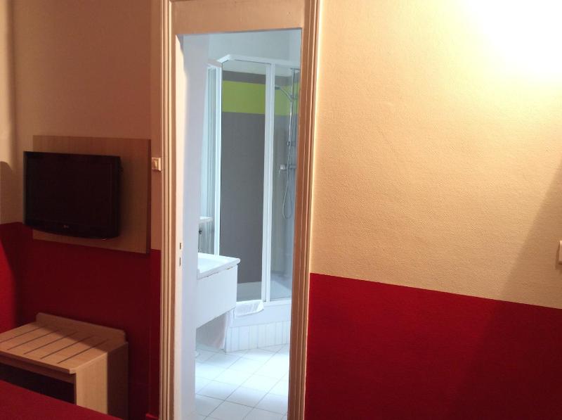 Single Room with Shower image 3