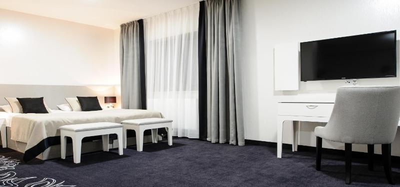 Deluxe One-Bedroom Apartment  with Balcony or Terrace image 3