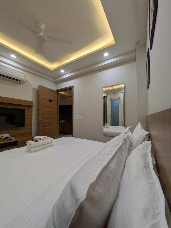 The Lodgers Luxury 2 BHK Apartment Near Sector 42 Gurugram - image 15