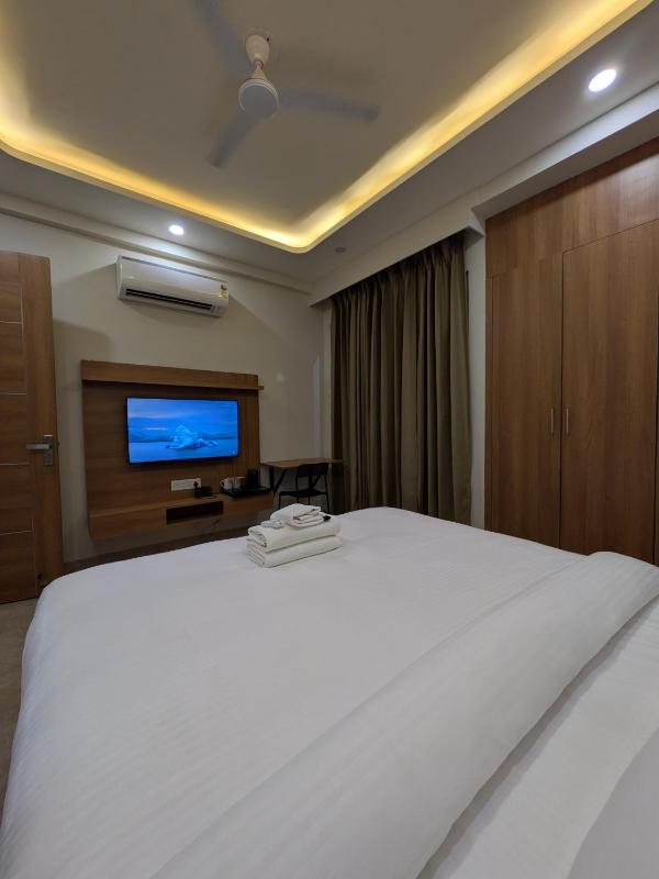 The Lodgers Superior 1 BHK Apartments Near Sector 42-43 Metro - image 16