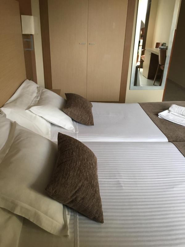 Twin Room image 2