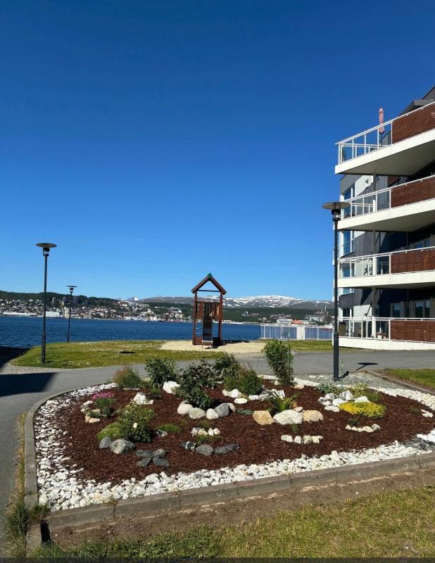 Tromso 3-Bed Apt Sleeps 5 with Parking - image 14