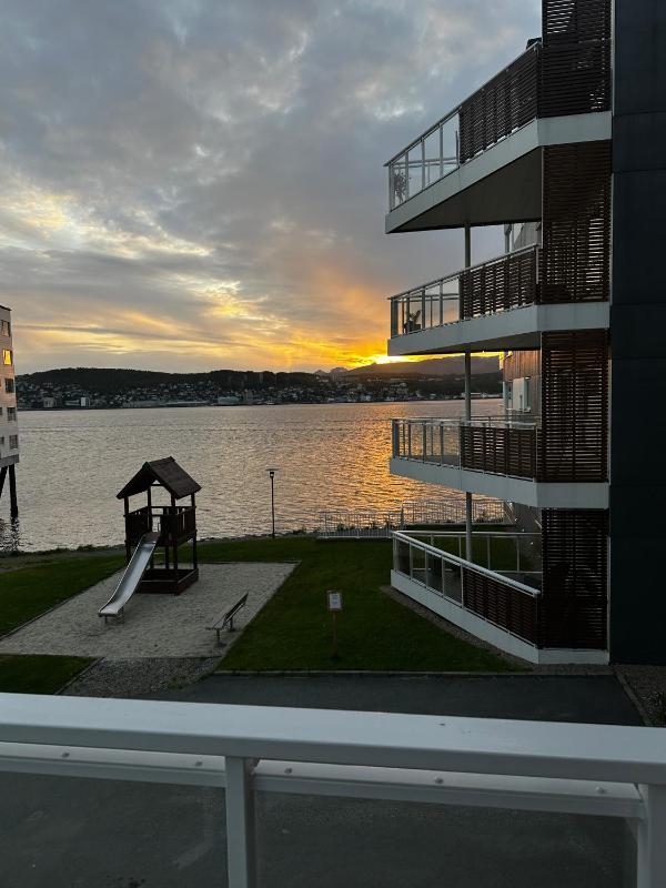 Tromso 3-Bed Apt Sleeps 5 with Parking - image 15