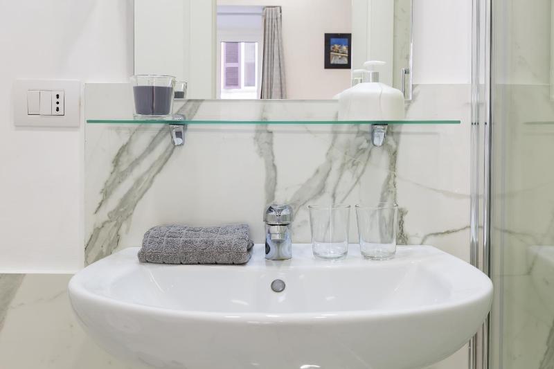 Standard Double Room image 4