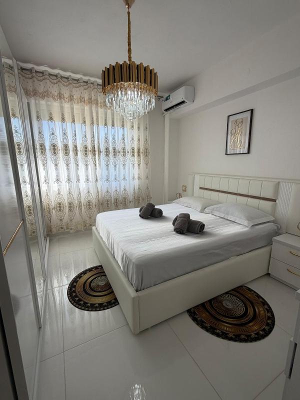Stylish 1-bed in Central Shkoder Sleeps 4 - image 2