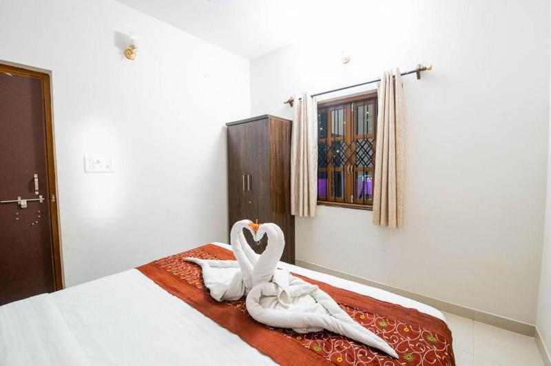 Glimmer Inn Goa - image 1