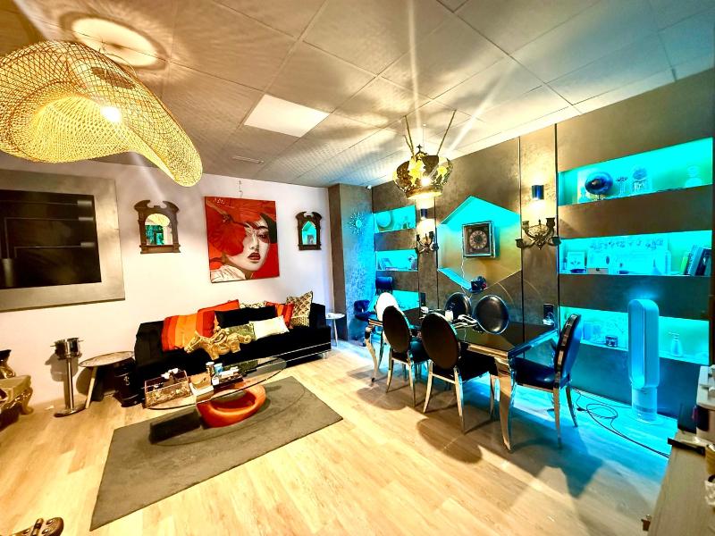 HOSTEL Pepper-Gold -STEP-FREE ENTRANCE -car- free Space-no nois-3 minutes from Port -BED ROOMS 8 GUEST 55 M2 AND 8 GUEST 65 M2 - image 1