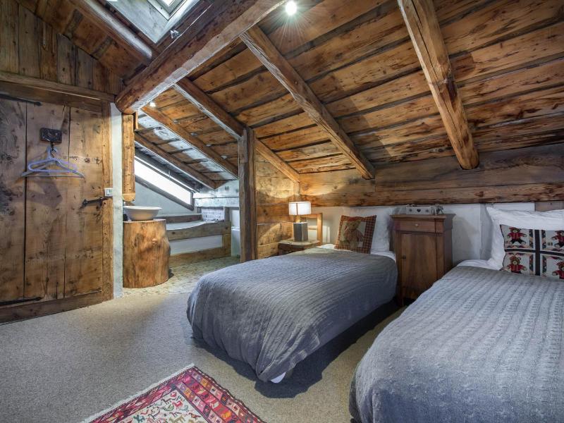 Chalet authentique avec jacuzzi sauna et parking pour 12 personnes - FR-1-566-8 - image 19