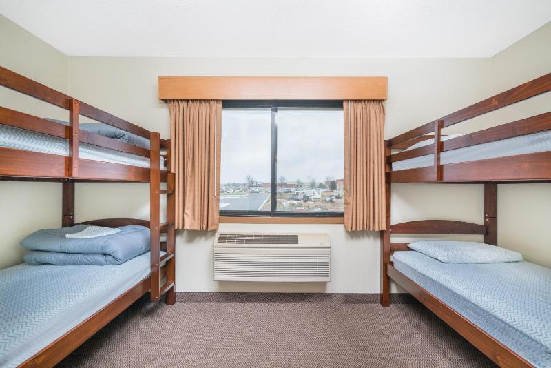 One-Bedroom Suite with One King Bed and Two Single Beds image 4