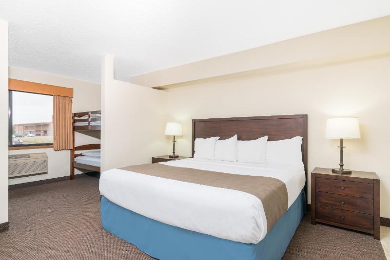 Two-Bedroom Suite with One King and One Double Bed with Sofa Bed - Non-Smoking image 3