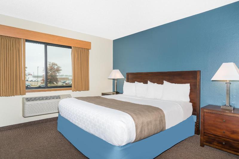 King Room - Non-Smoking image 3