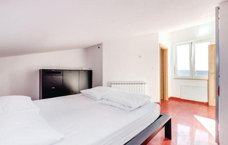 Penthouse One Bedroom Apartment with Terrace image 3