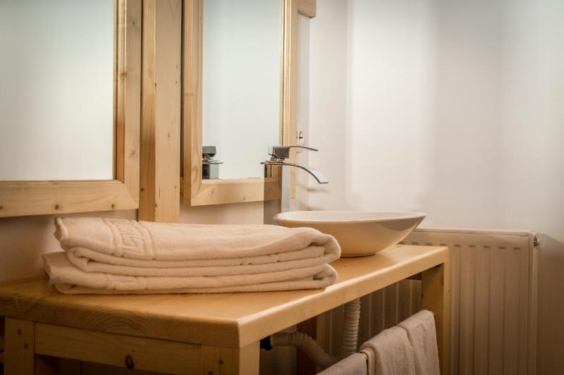 Double or Twin Room with Private Bathroom image 4