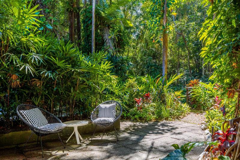 Spindrift Townhouse 3 - The Coral Sea At Your Door - image 2