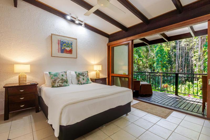 Spindrift Townhouse 3 - The Coral Sea At Your Door - image 17