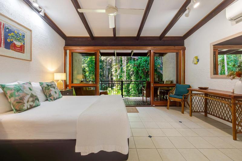 Spindrift Townhouse 3 - The Coral Sea At Your Door - image 12