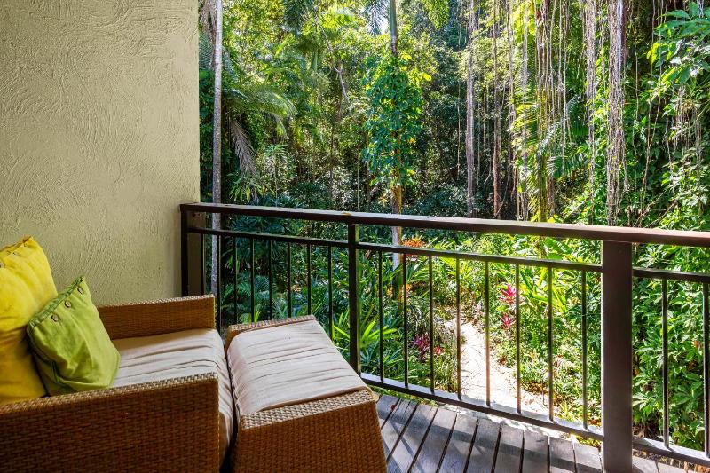 Spindrift Townhouse 3 - The Coral Sea At Your Door - image 10
