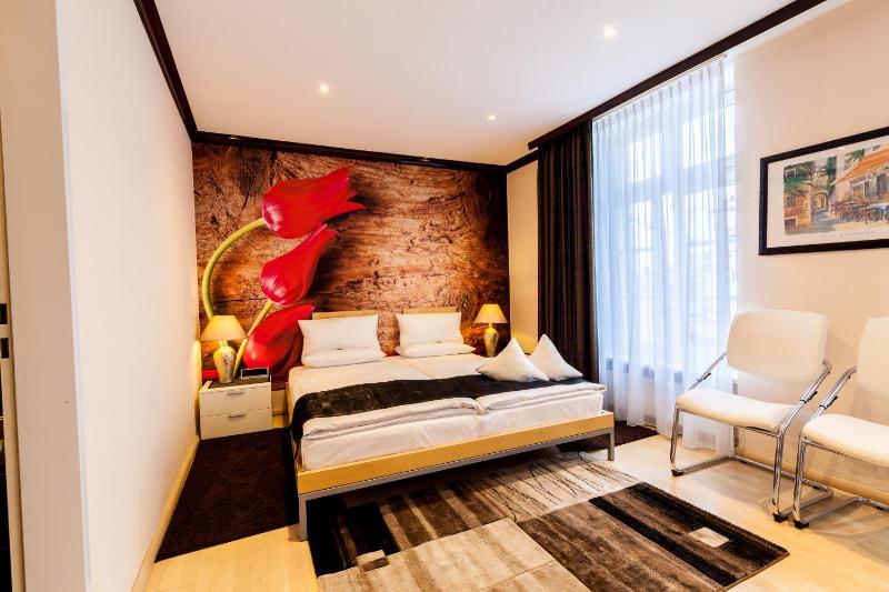 Economy Double Room image 4