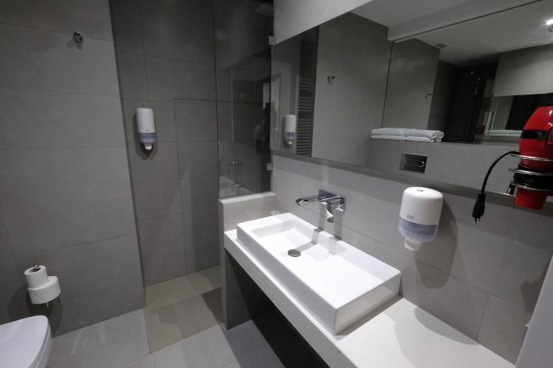 Double or Twin Room image 4