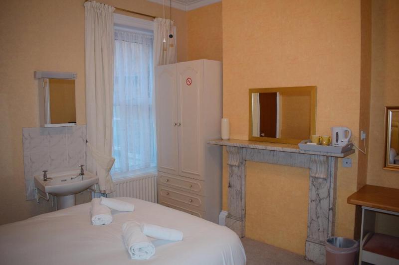 Penn House - image 39