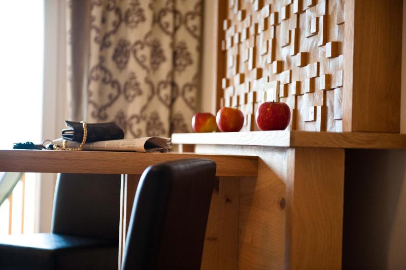 Large Double Room image 4