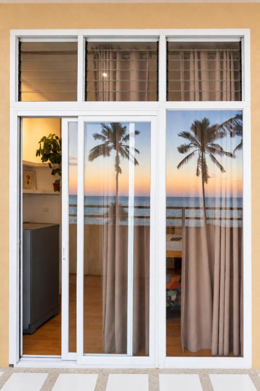 Absolute Beachfront Studio with Kitchen & Balcony - image 19