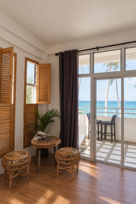 Absolute Beachfront Studio with Kitchen & Balcony - image 17